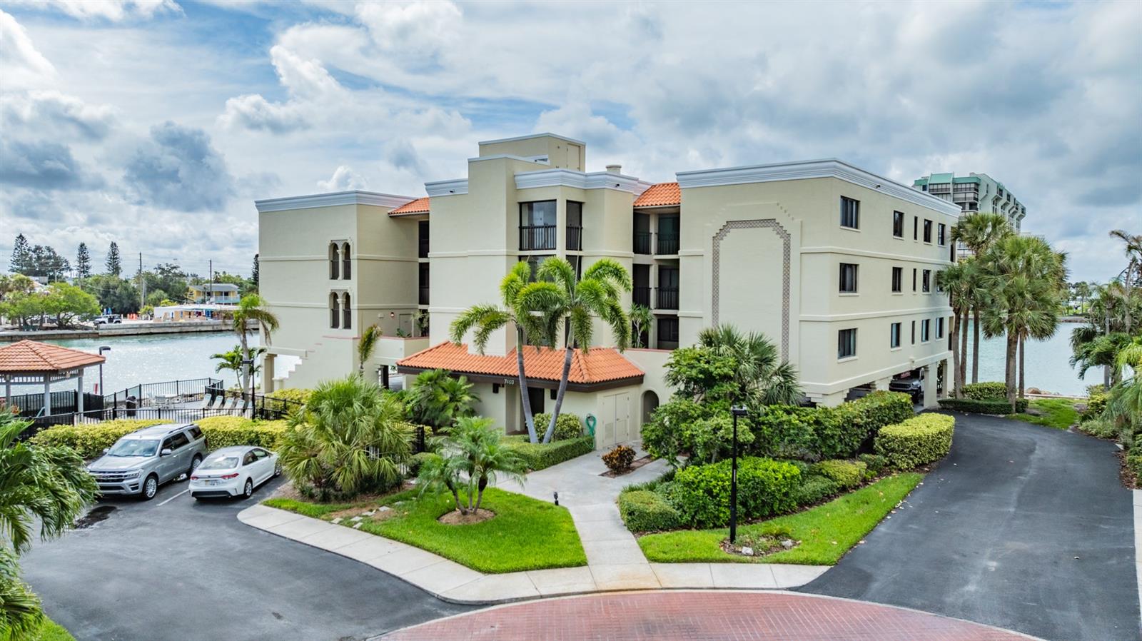 7403 BAYSHORE DRIVE 305