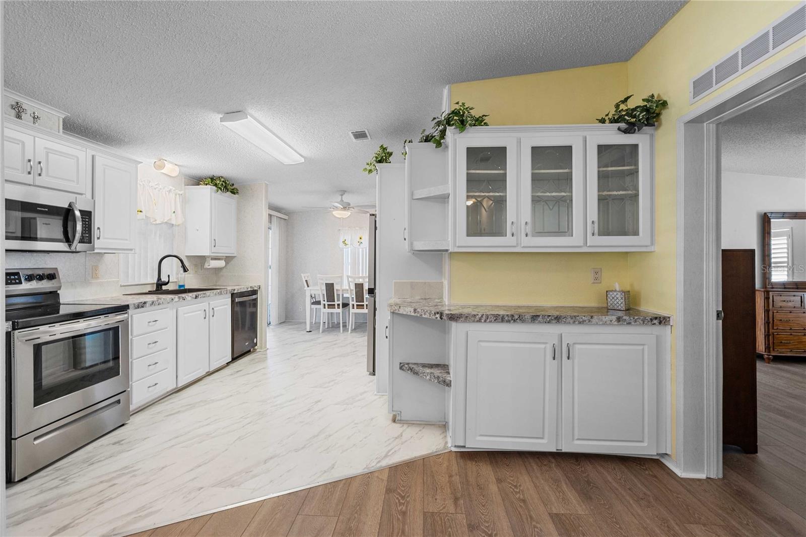 GRAND HORIZONS PH 01 - Residential