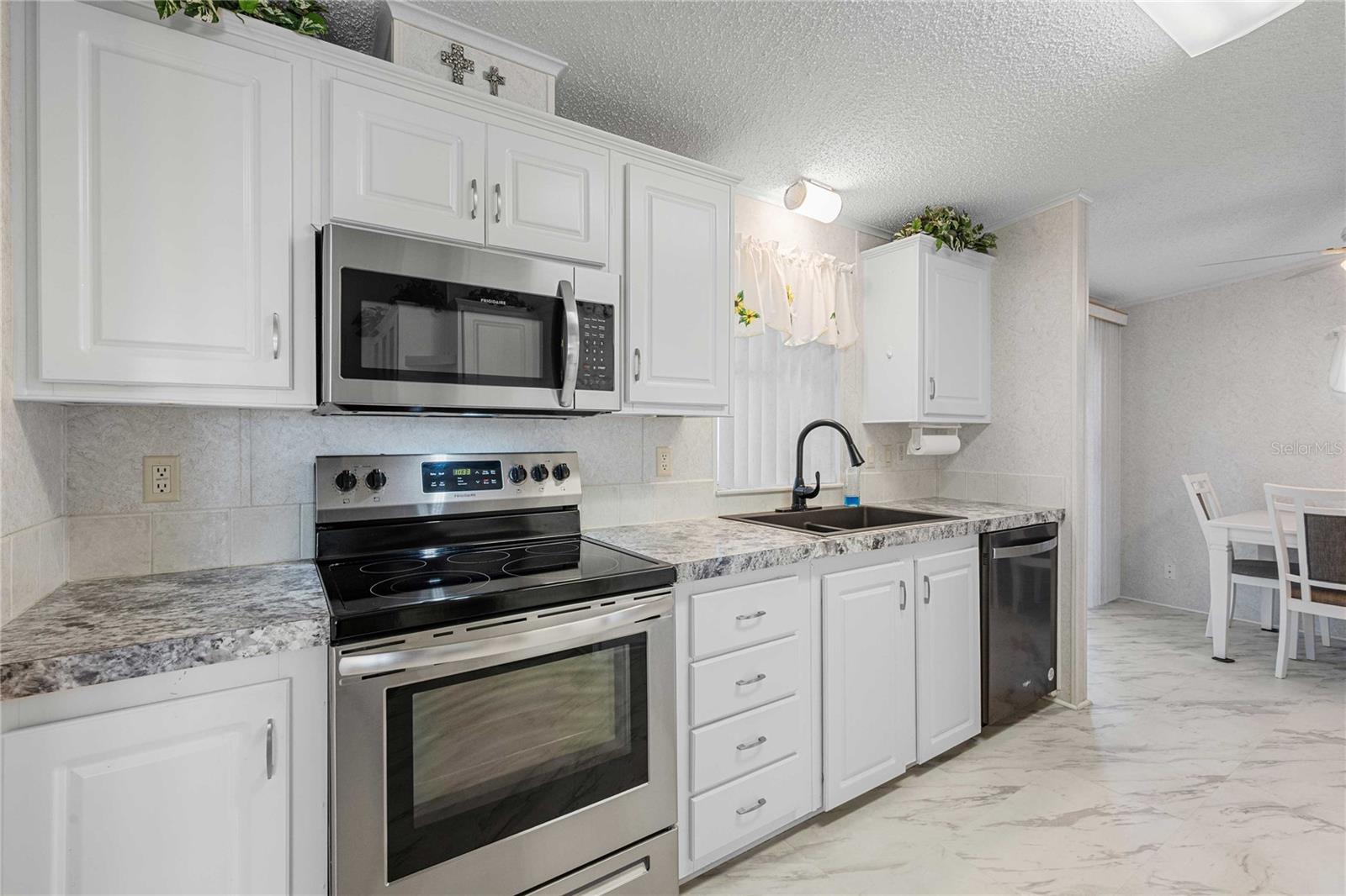 GRAND HORIZONS PH 01 - Residential