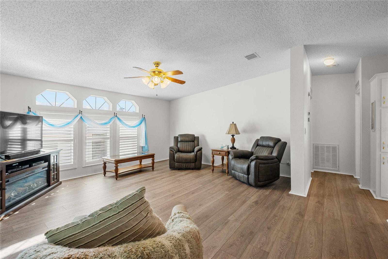 GRAND HORIZONS PH 01 - Residential