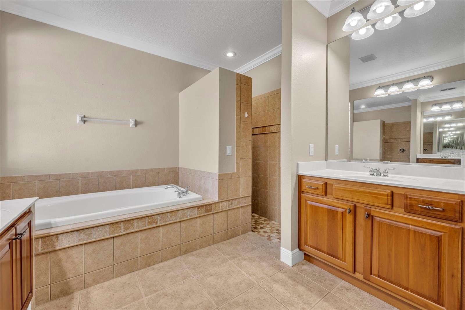 BLUE LAKE ESTATES - Residential