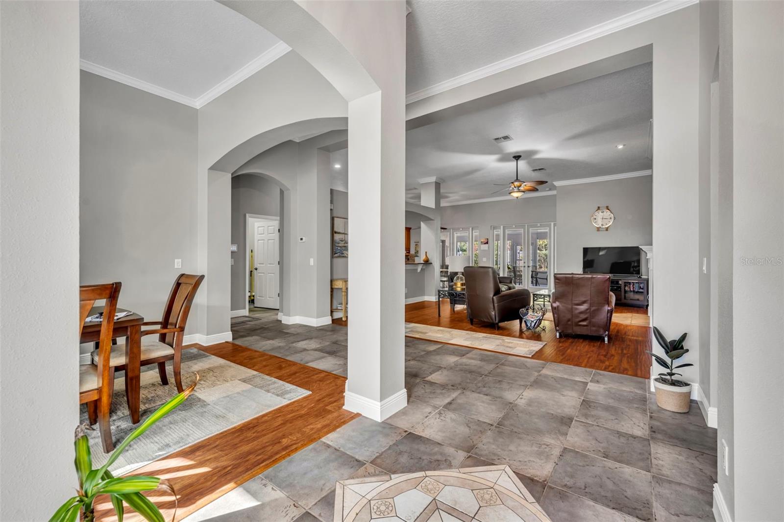 419 E BLUE WATER EDGE DRIVE