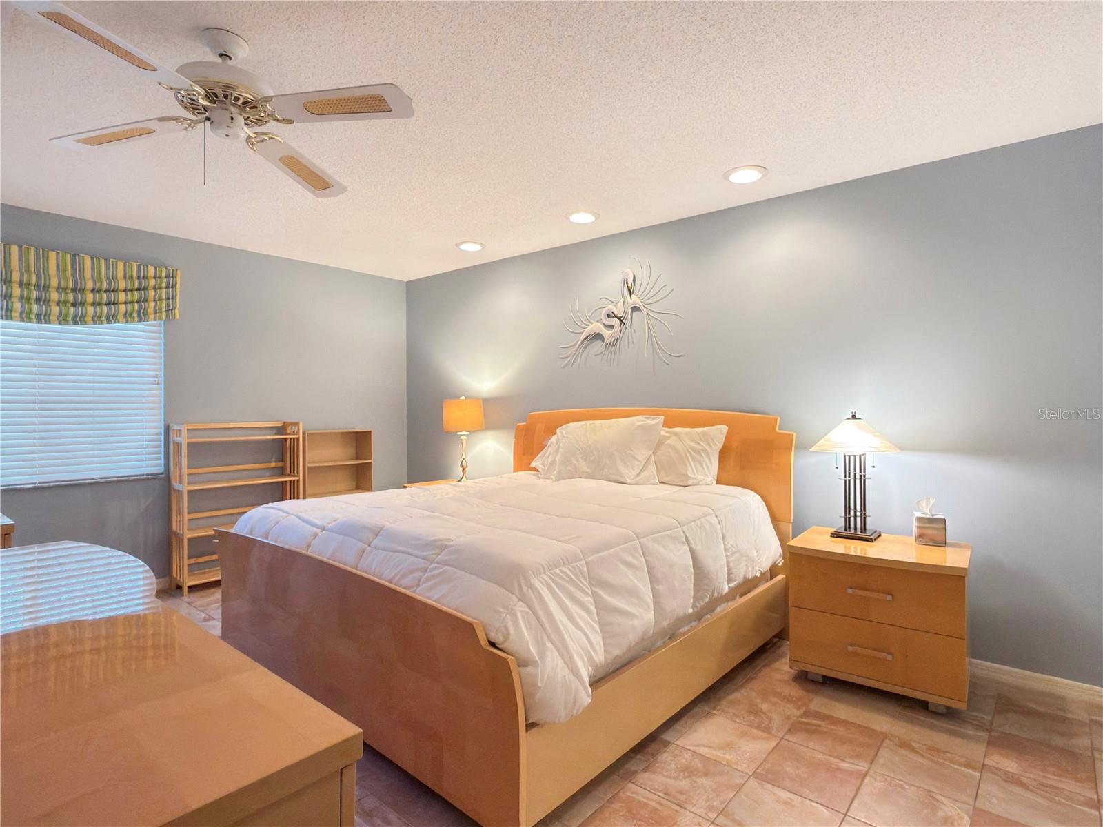 HIGHGATE B CONDO - Residential