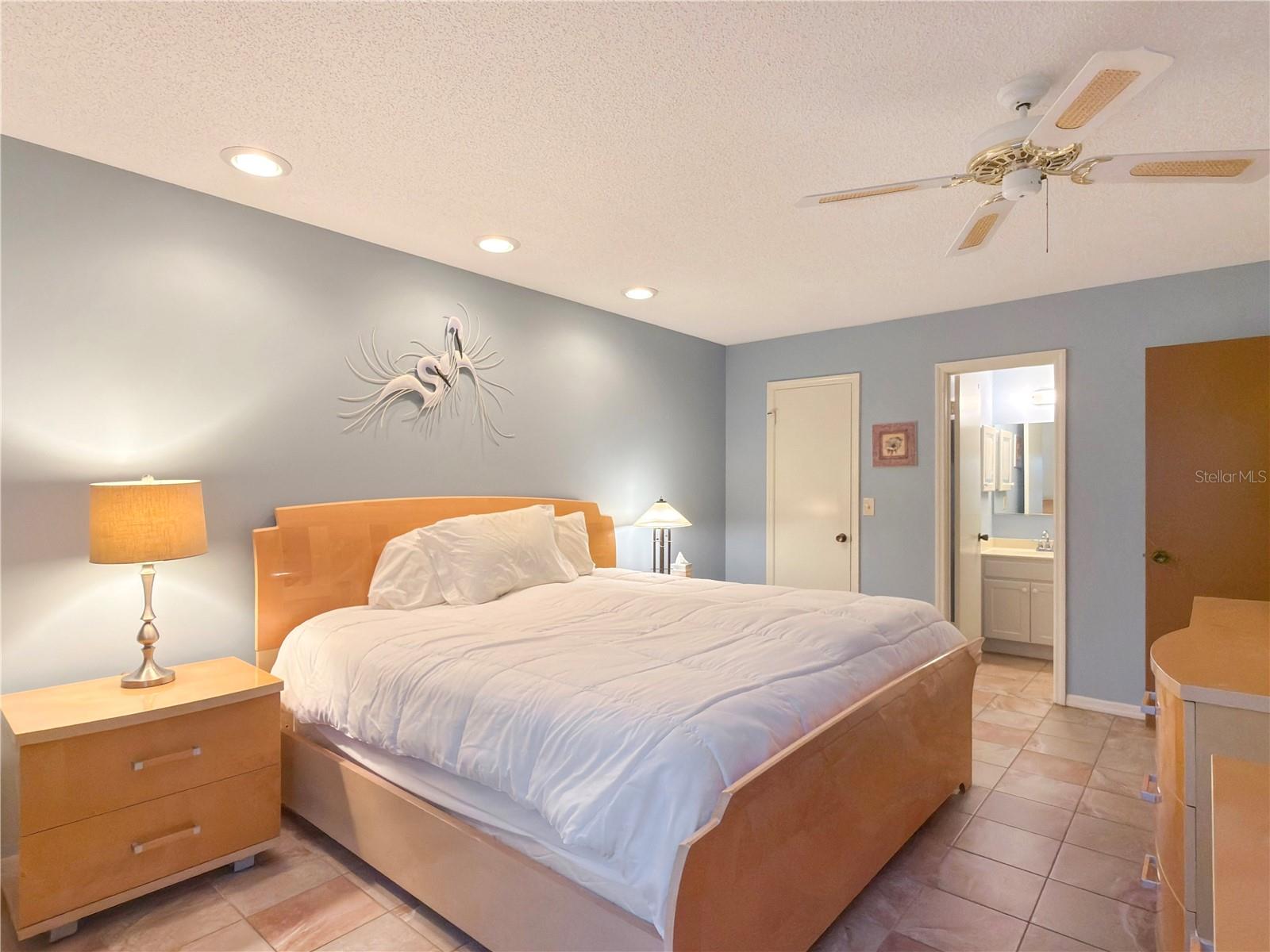 HIGHGATE B CONDO - Residential