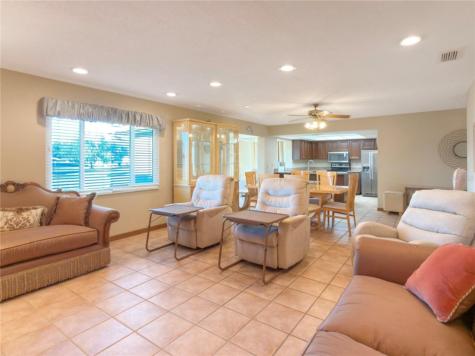 HIGHGATE B CONDO - Residential