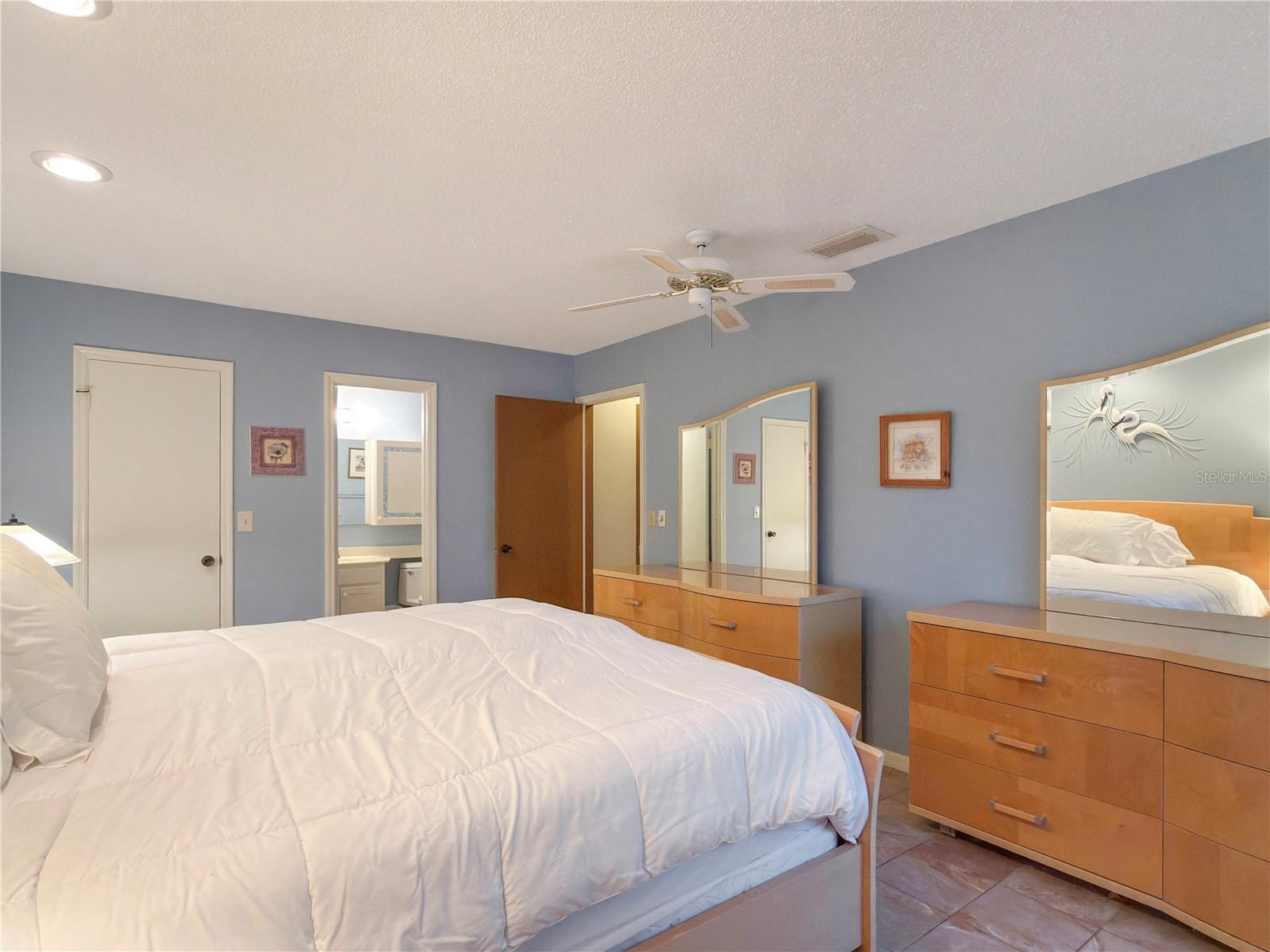 HIGHGATE B CONDO - Residential