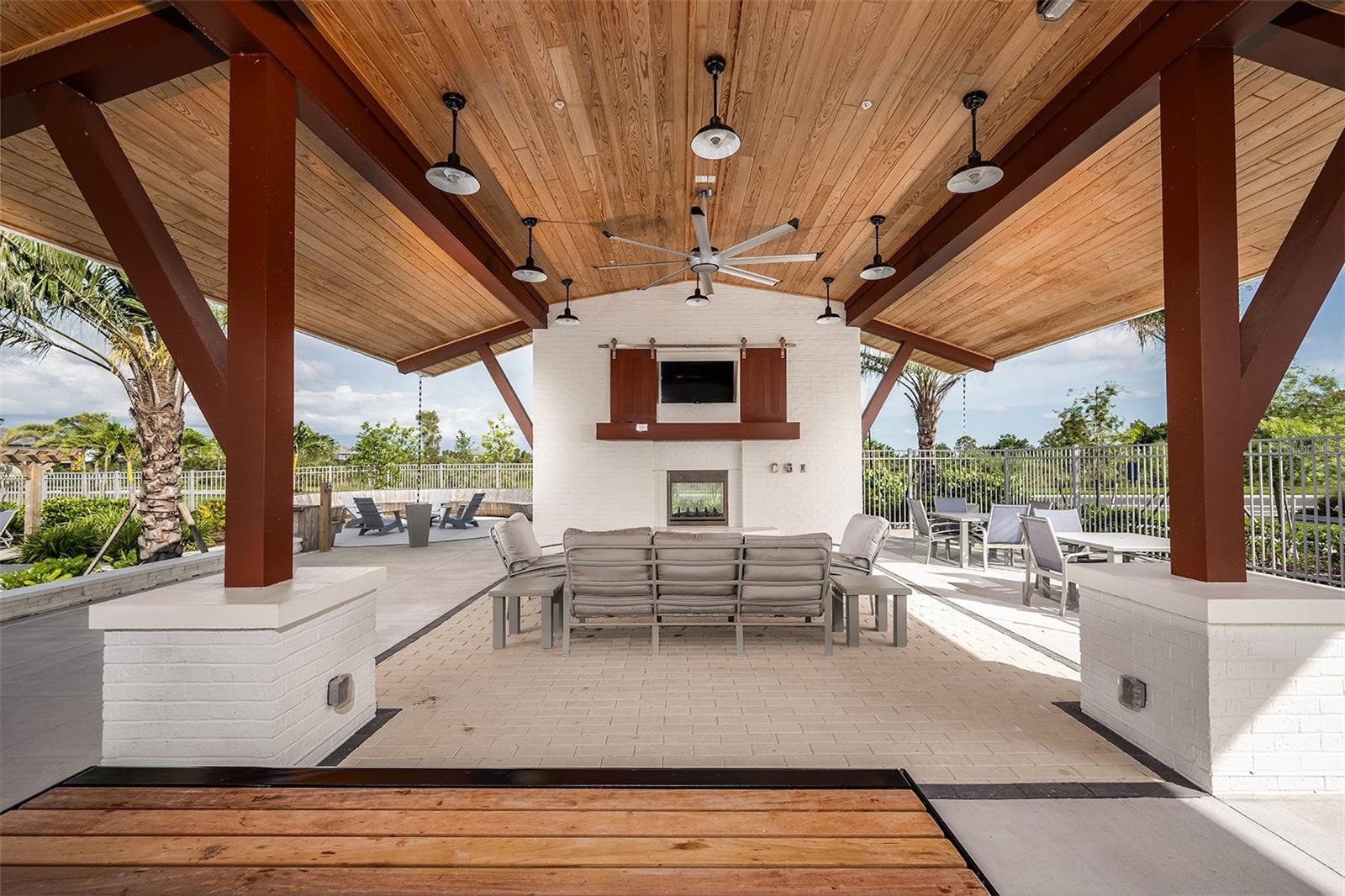 LAKESPUR AT WELLEN PARK - Residential