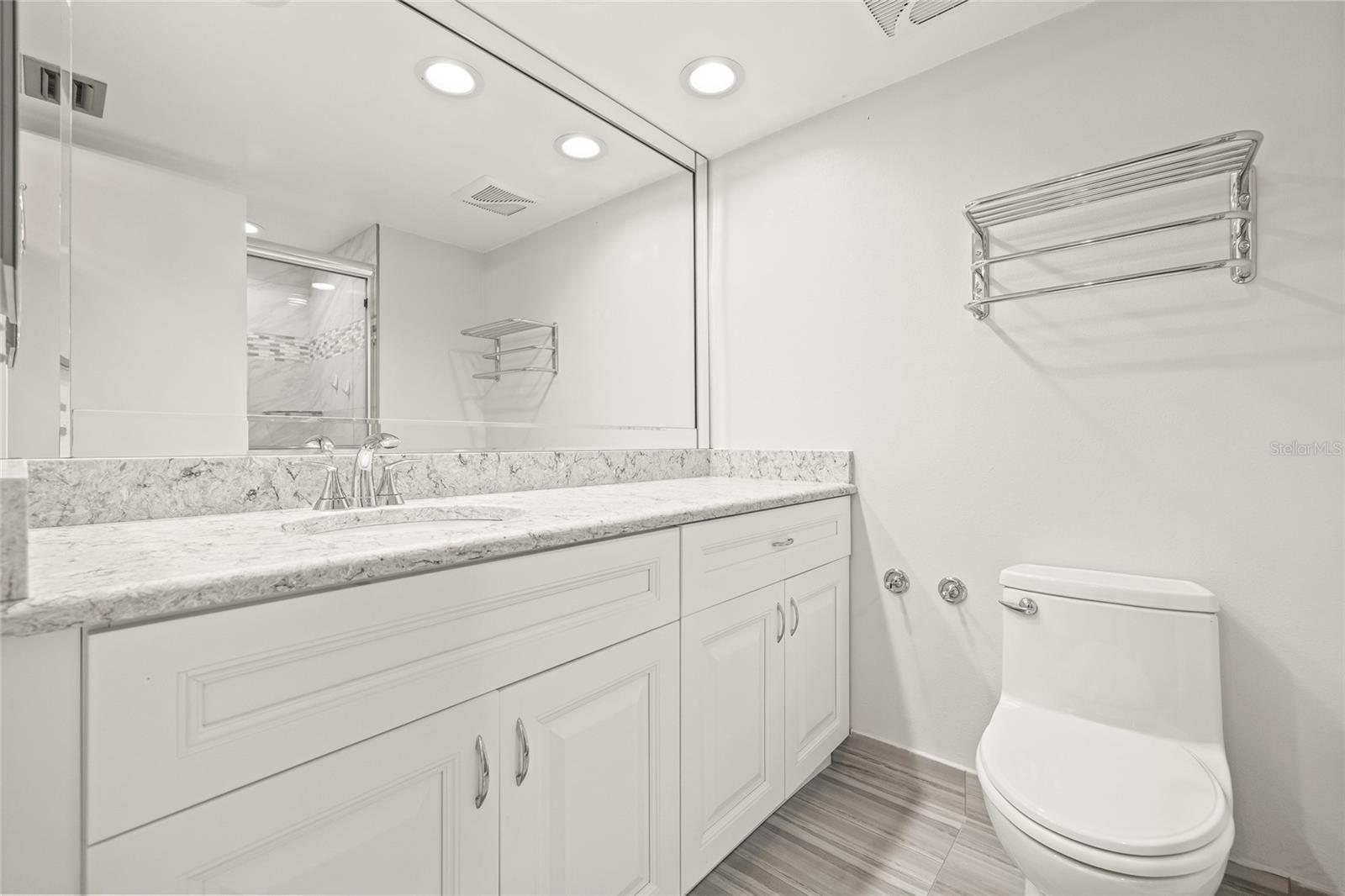 PENTHOUSE GROVES - Residential