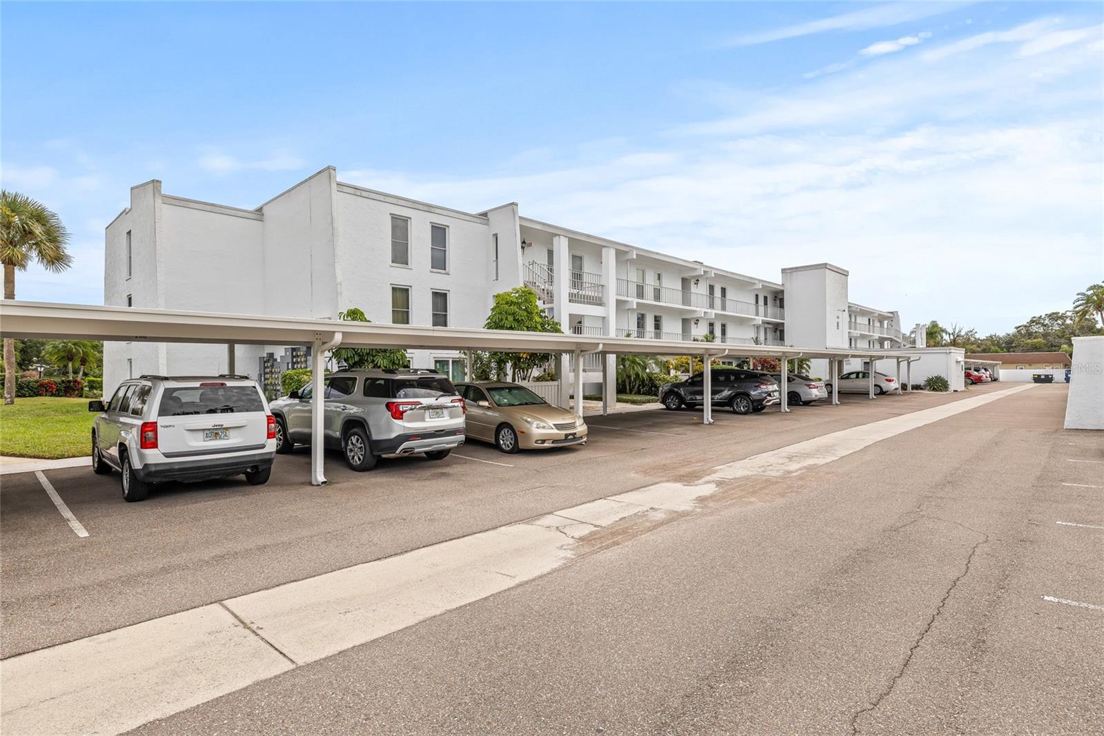 PENTHOUSE GROVES - Residential