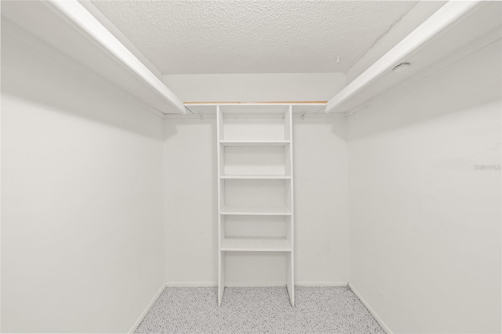 PENTHOUSE GROVES - Residential