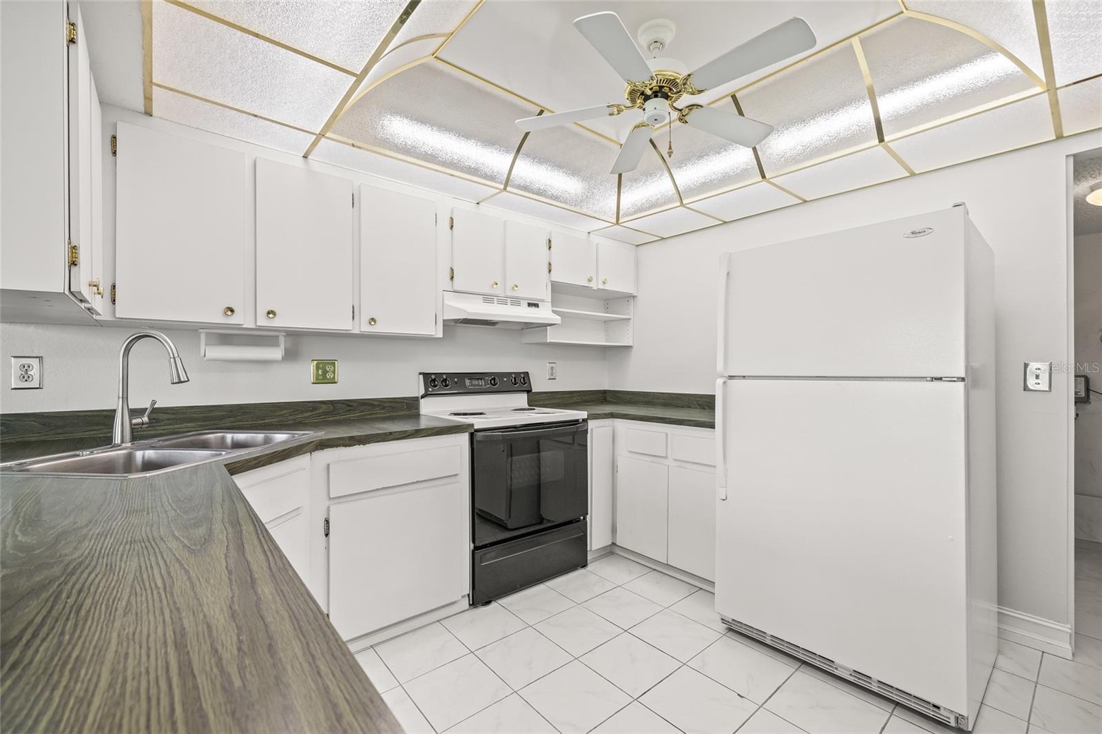 PENTHOUSE GROVES - Residential