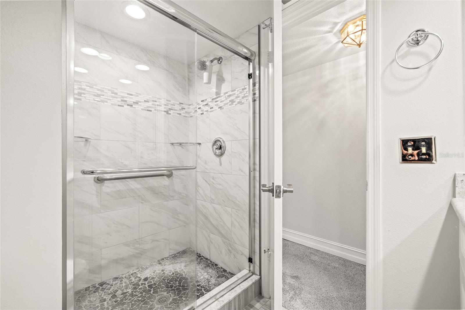 PENTHOUSE GROVES - Residential