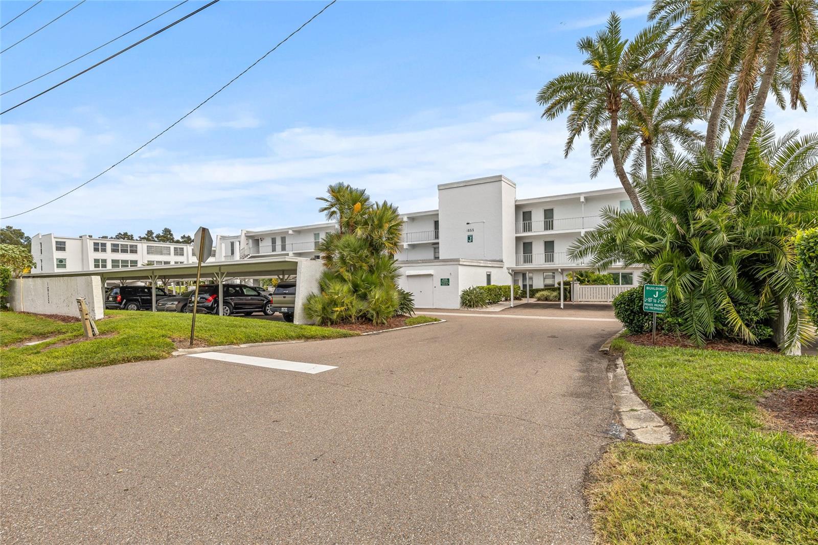 PENTHOUSE GROVES - Residential