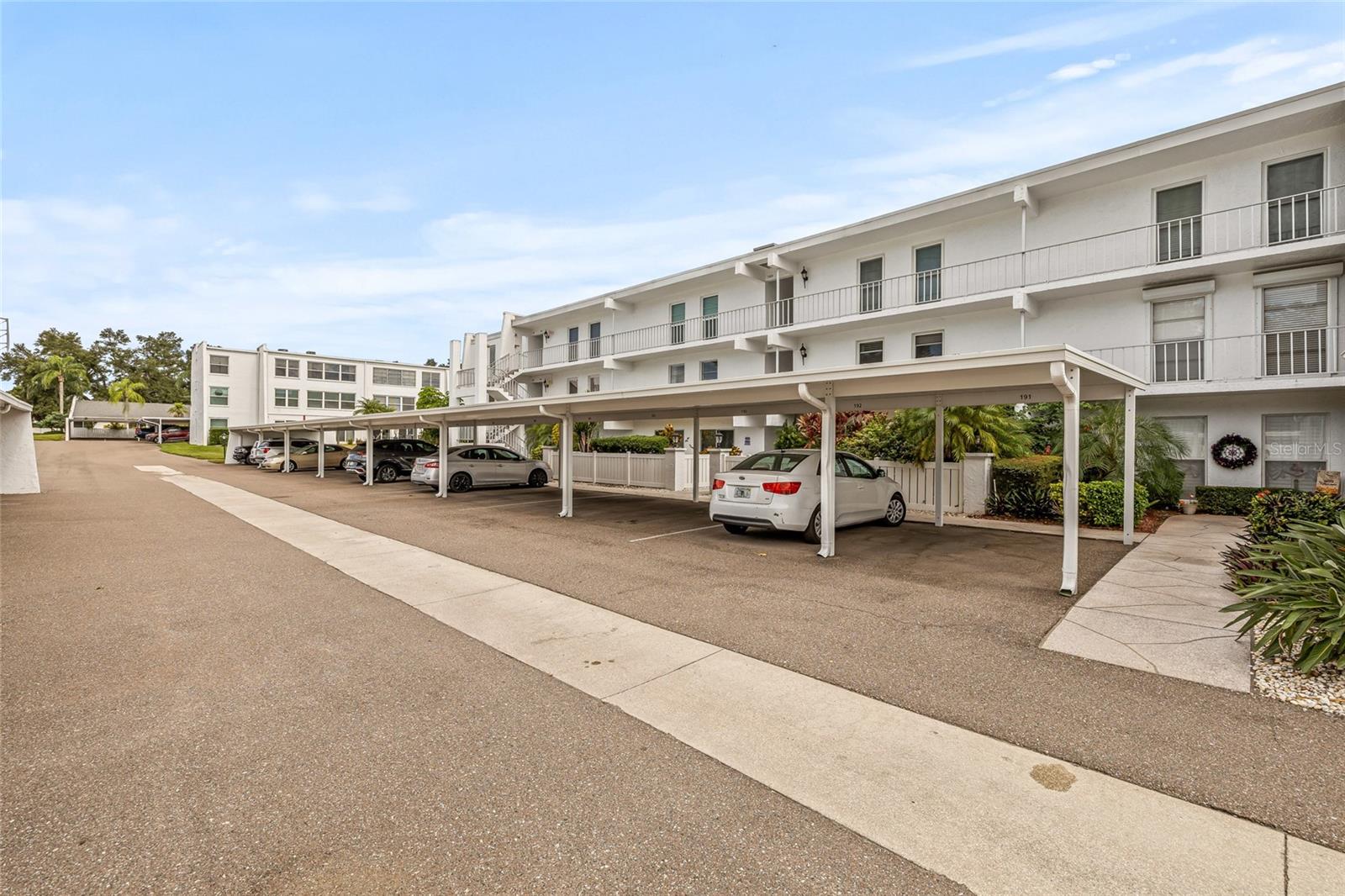 PENTHOUSE GROVES - Residential