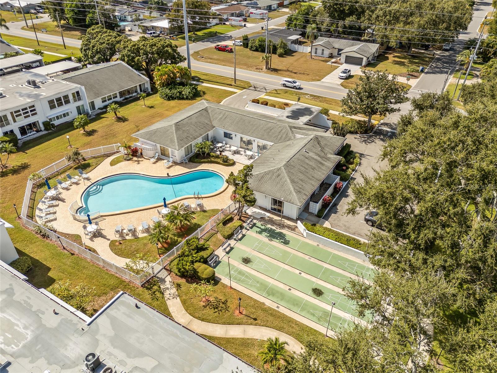 PENTHOUSE GROVES - Residential