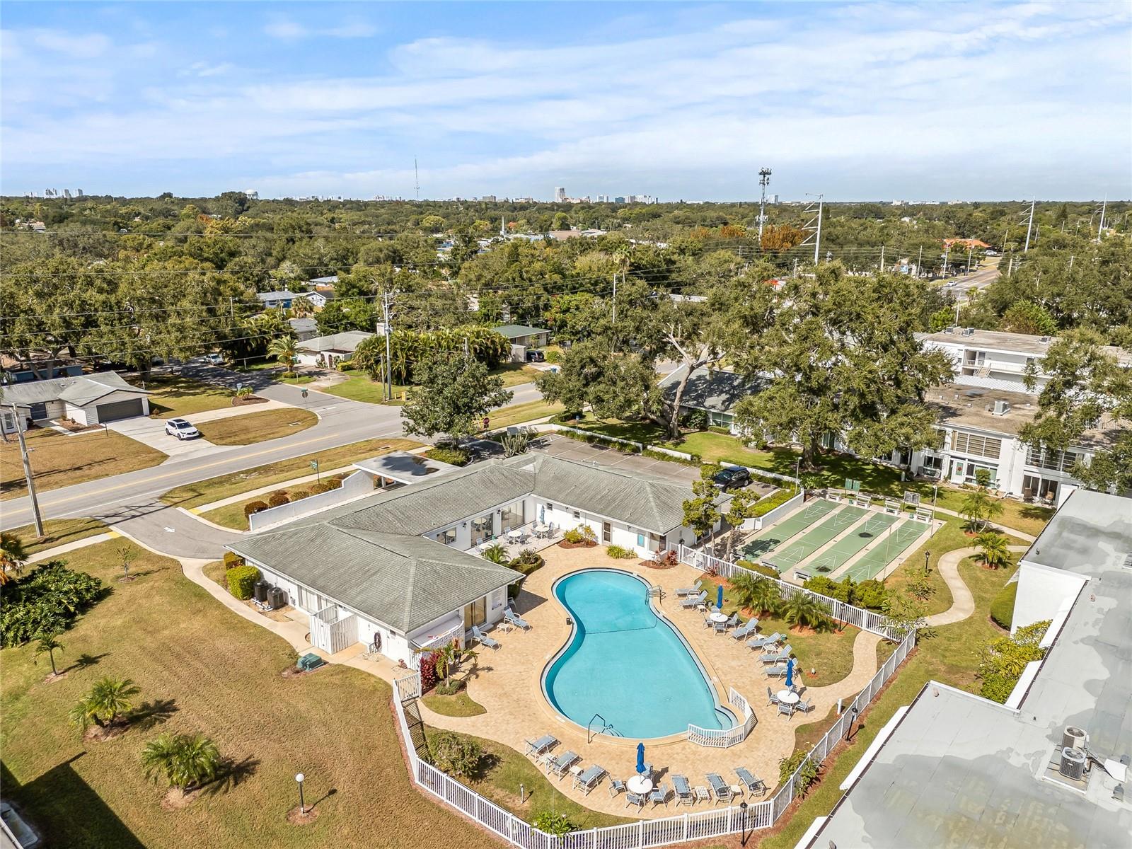 PENTHOUSE GROVES - Residential