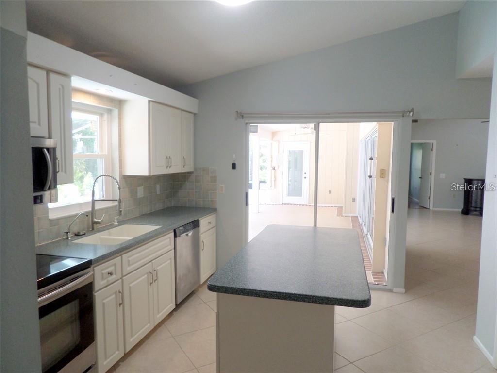 GARDEN LAKES VILLAGE SEC 2 - Residential Lease