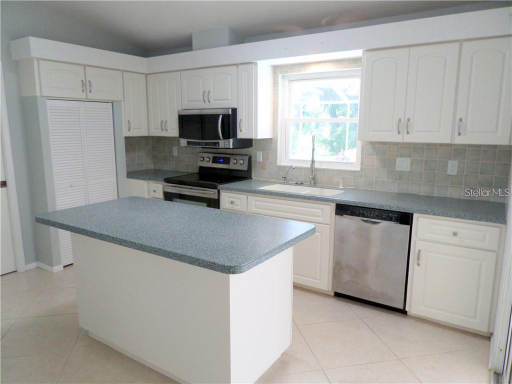 GARDEN LAKES VILLAGE SEC 2 - Residential Lease