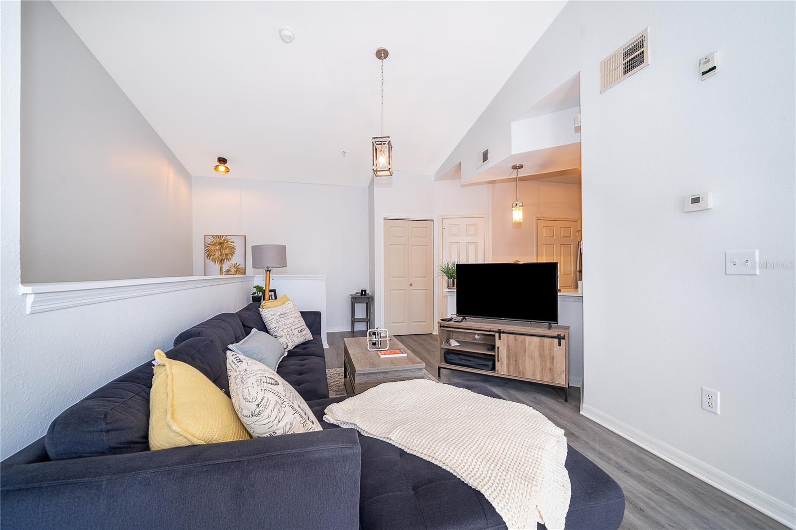 BORDEAUX BLDG 1 - Residential