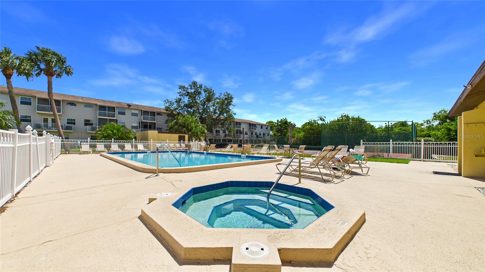 6000 PARK PLACE CONDO - Residential