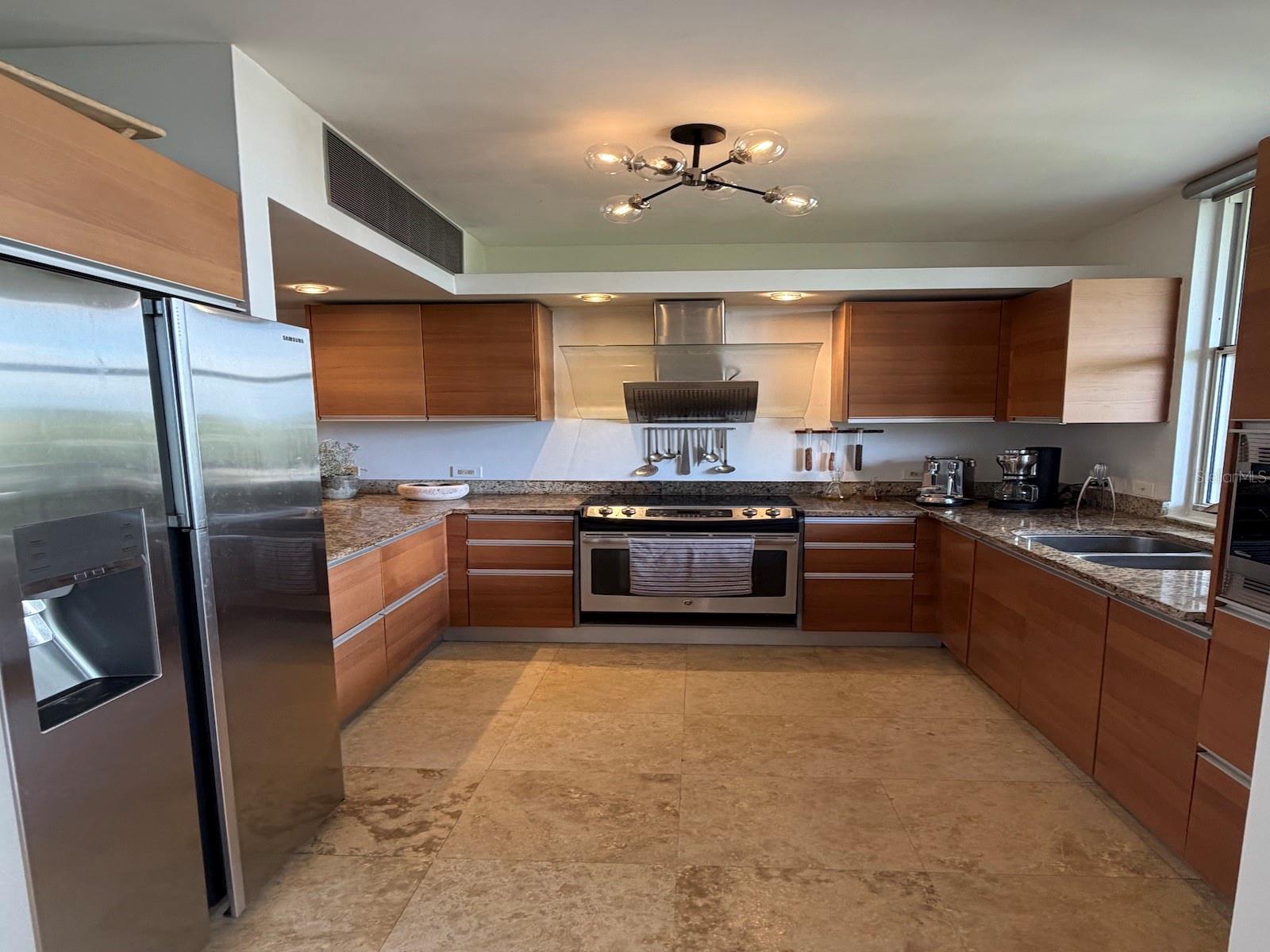 270 AVE SAN IGNACIO L-508