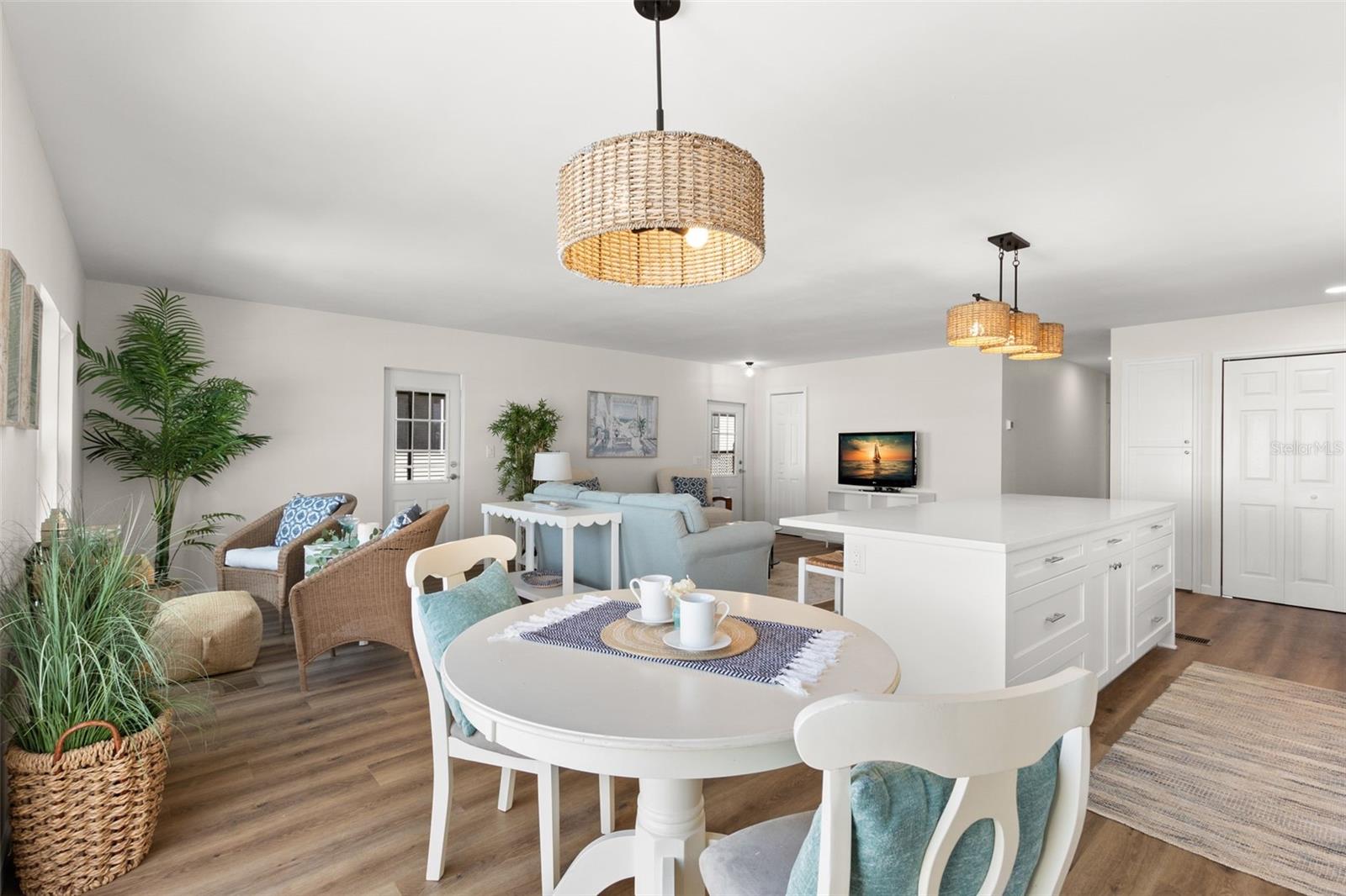 MOBEL AMERICANA MOBILE HOME PARK UNREC - Residential Lease