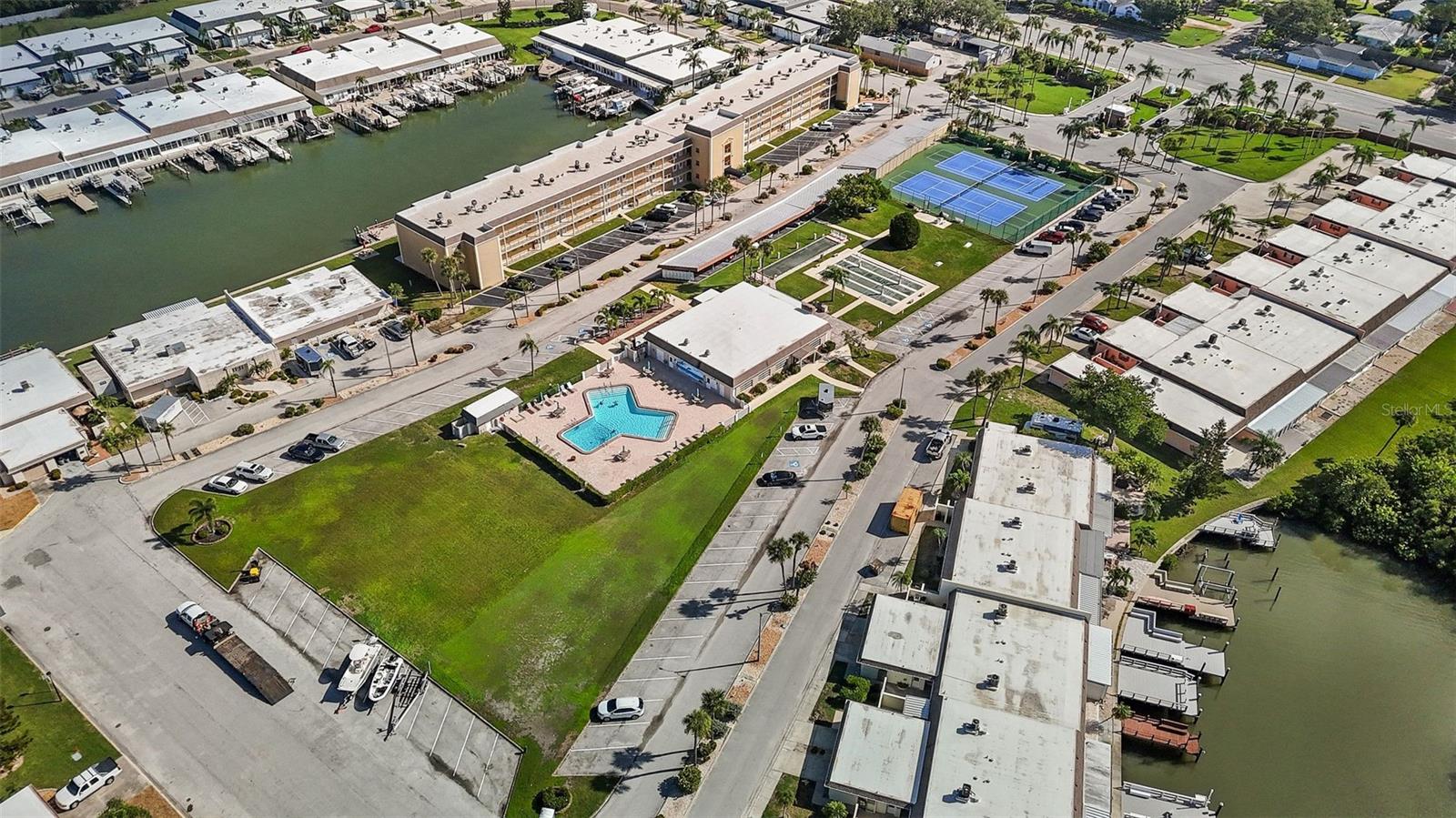 BOCA CIEGA POINT EAST - Residential