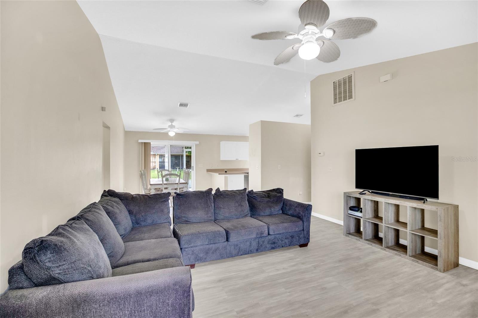 VERO LAKE ESTATES - Residential