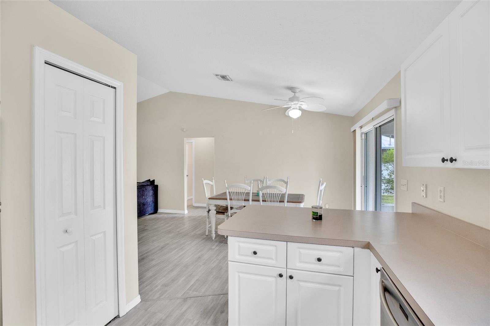 VERO LAKE ESTATES - Residential