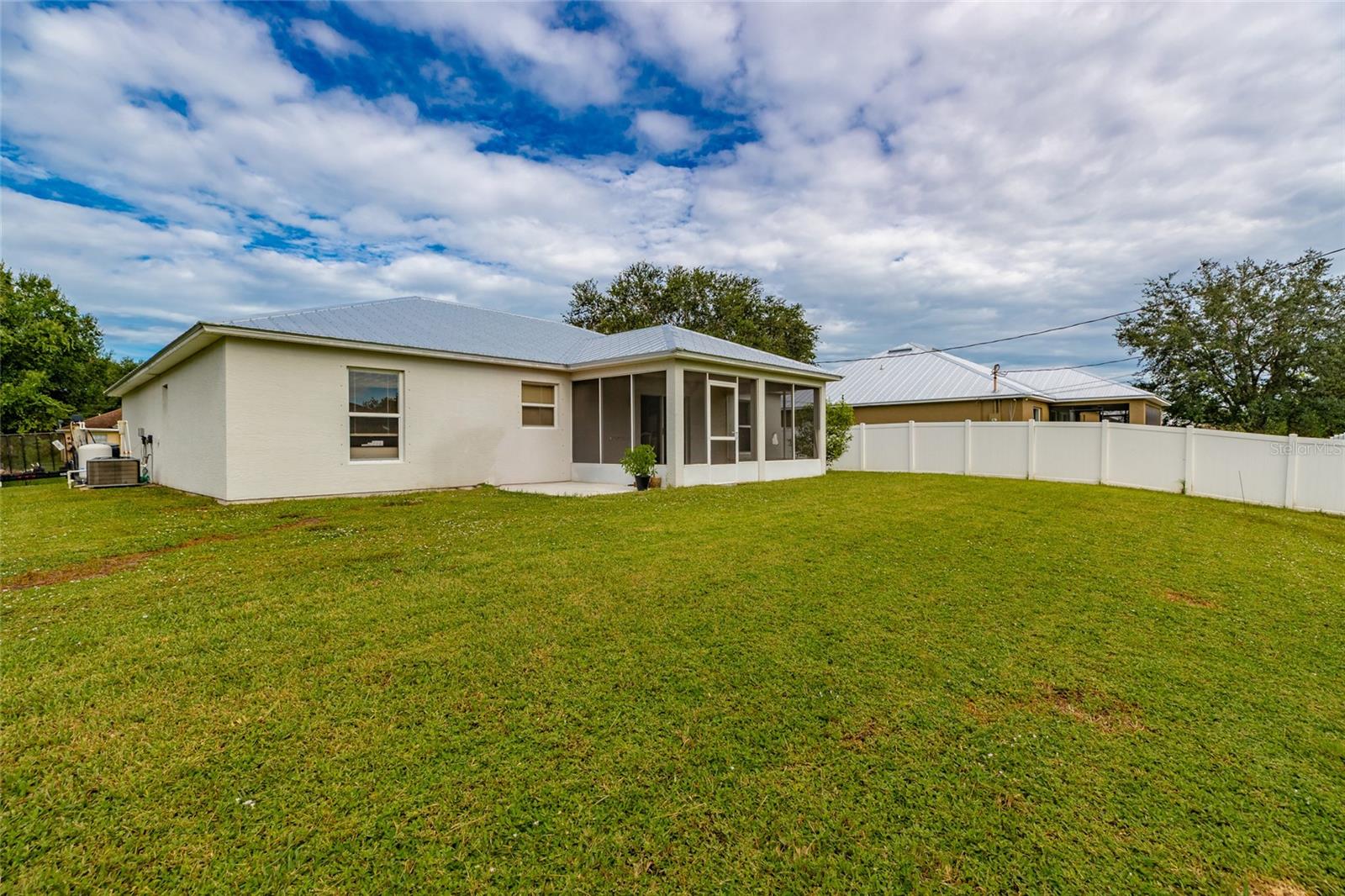 VERO LAKE ESTATES - Residential