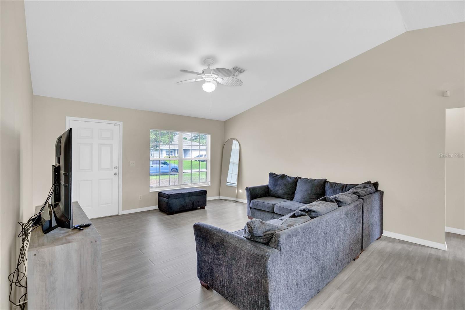 VERO LAKE ESTATES - Residential