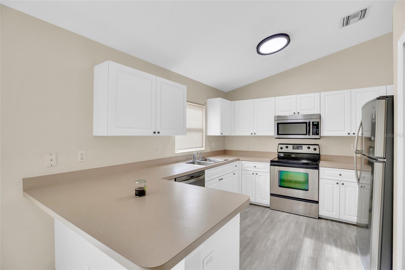 VERO LAKE ESTATES - Residential