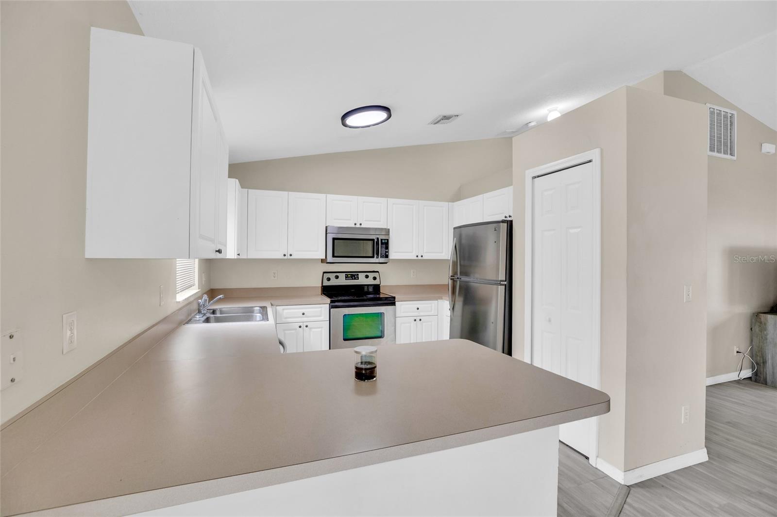 VERO LAKE ESTATES - Residential