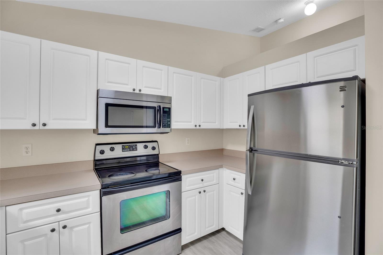 VERO LAKE ESTATES - Residential