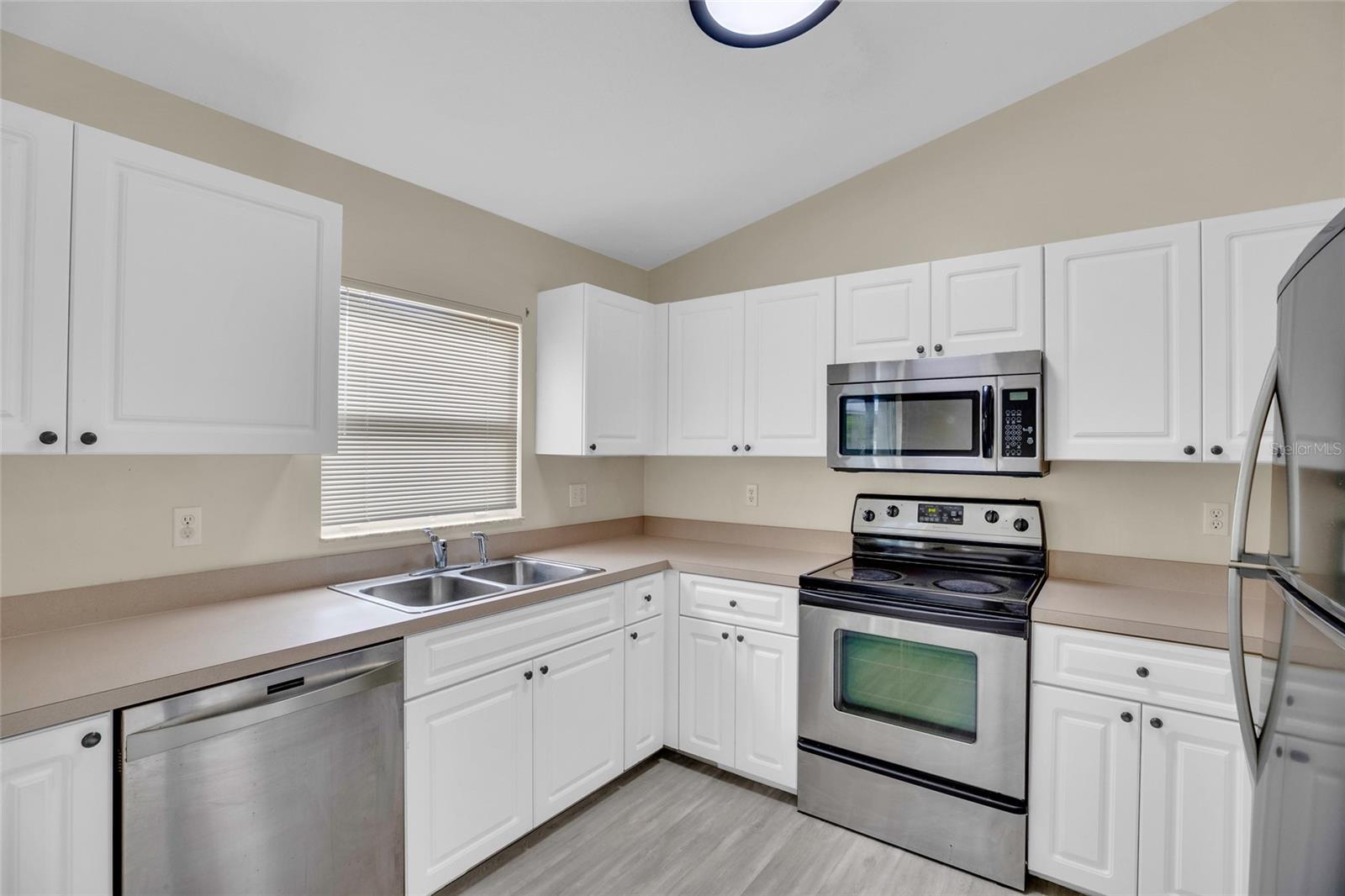 VERO LAKE ESTATES - Residential