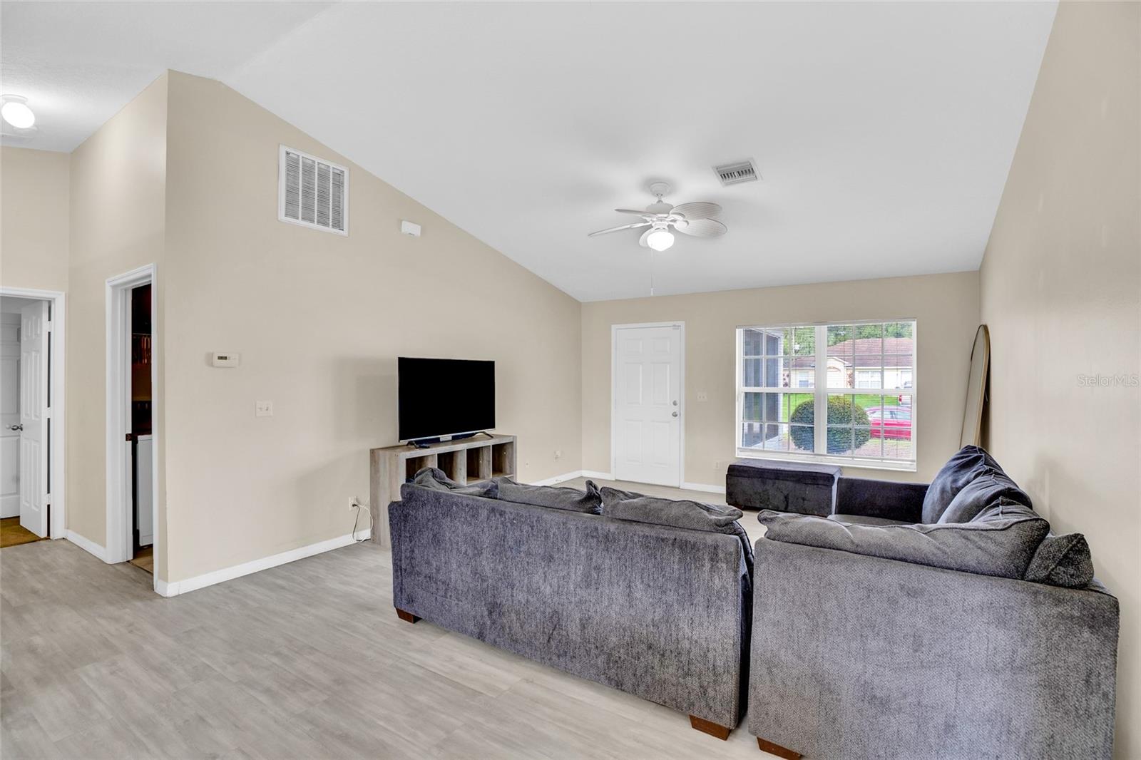 VERO LAKE ESTATES - Residential