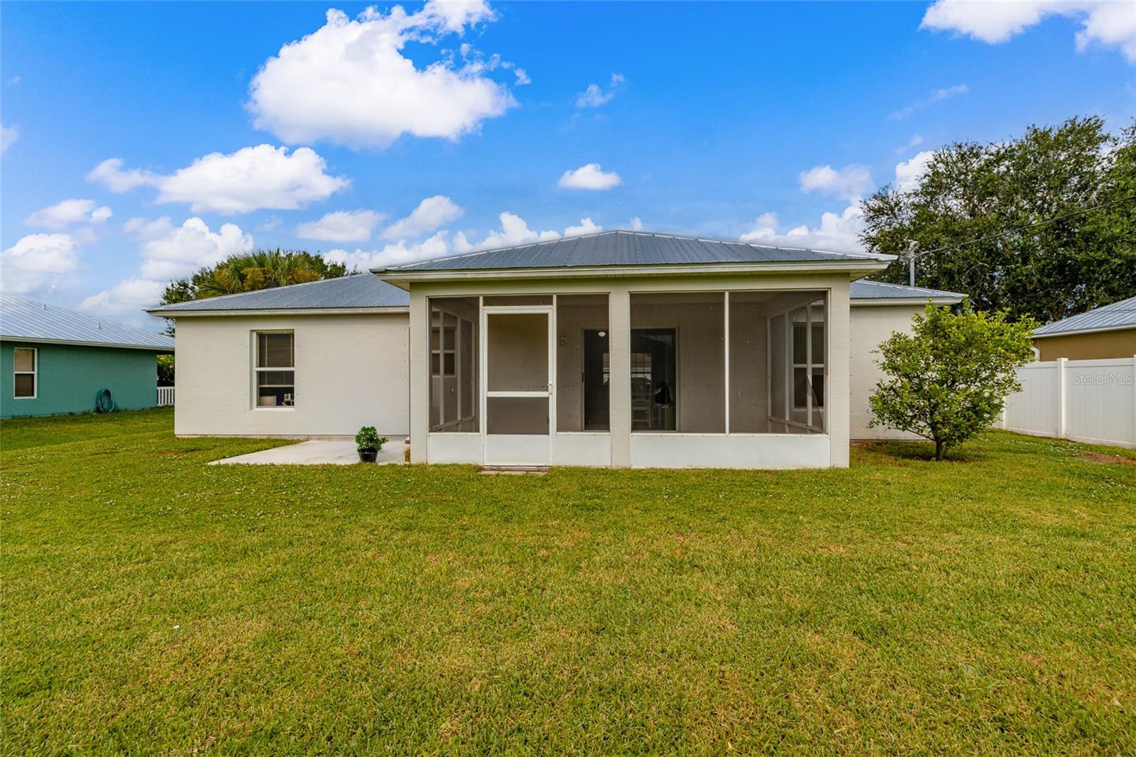 VERO LAKE ESTATES - Residential