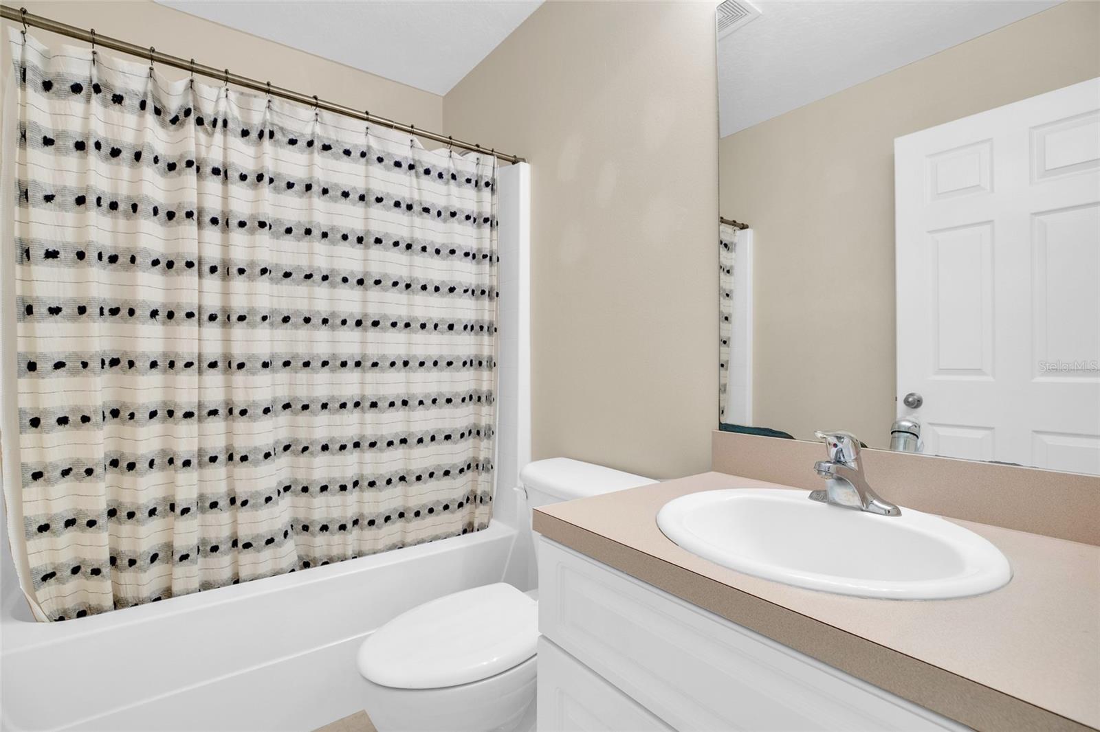 VERO LAKE ESTATES - Residential