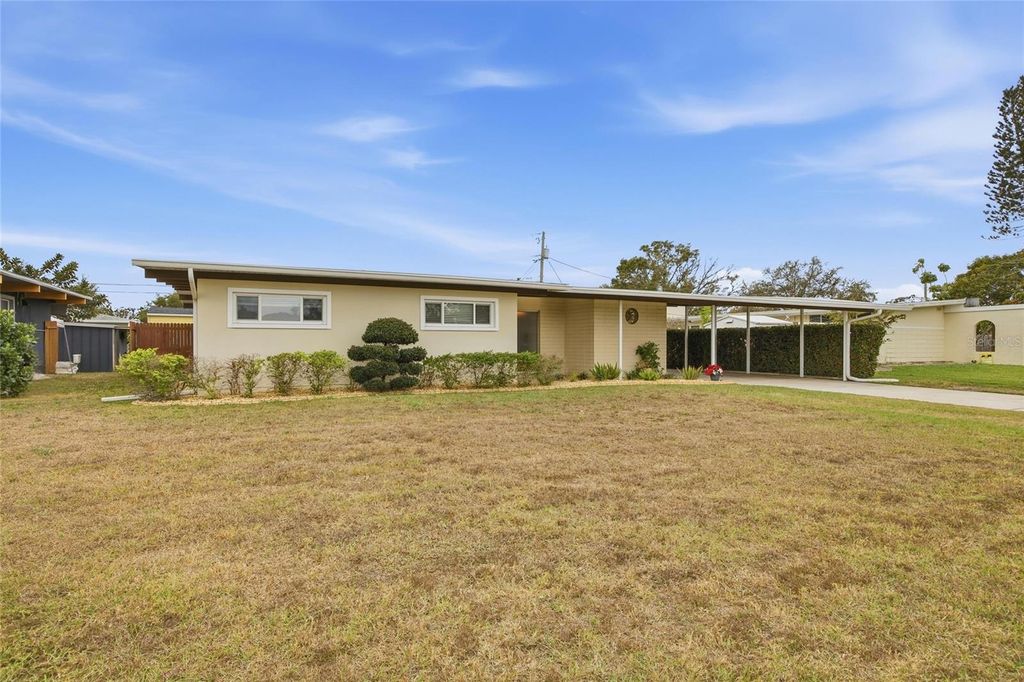 Photo of 6134 Hampton Drive N, St Petersburg, FL 33710 (MLS # TB8463206)