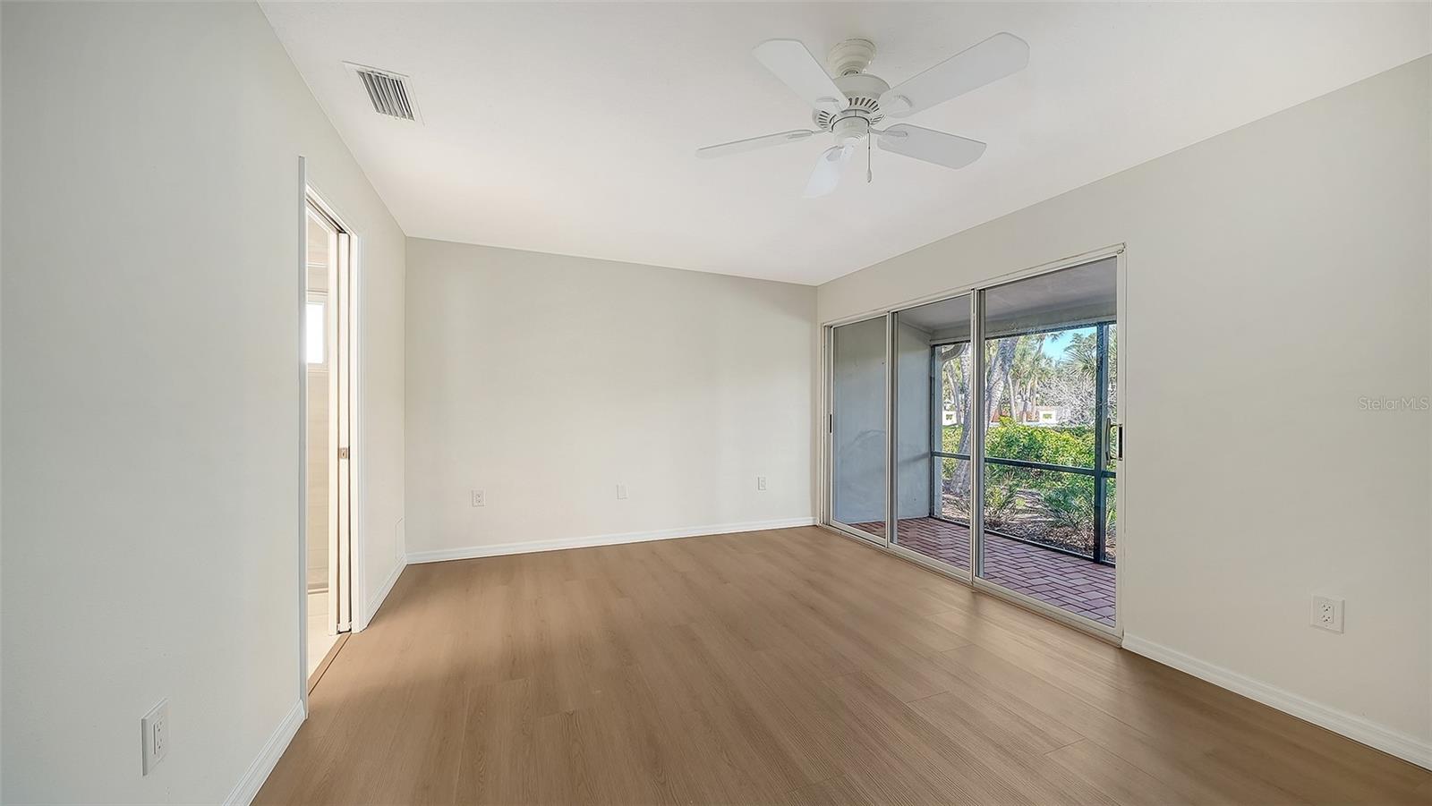 WHISPERING SANDS - Residential