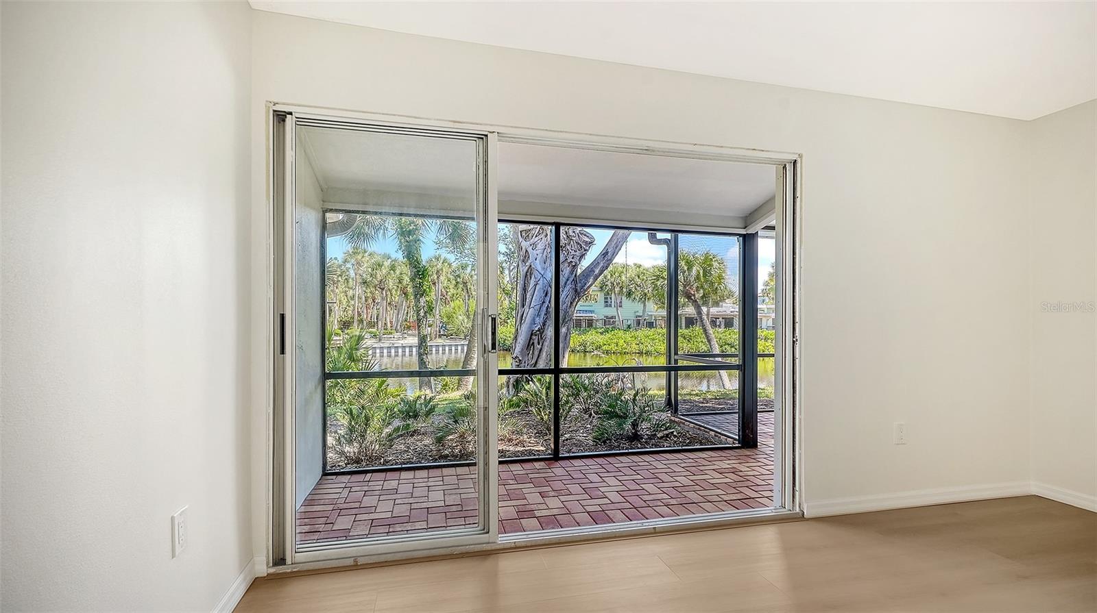 WHISPERING SANDS - Residential