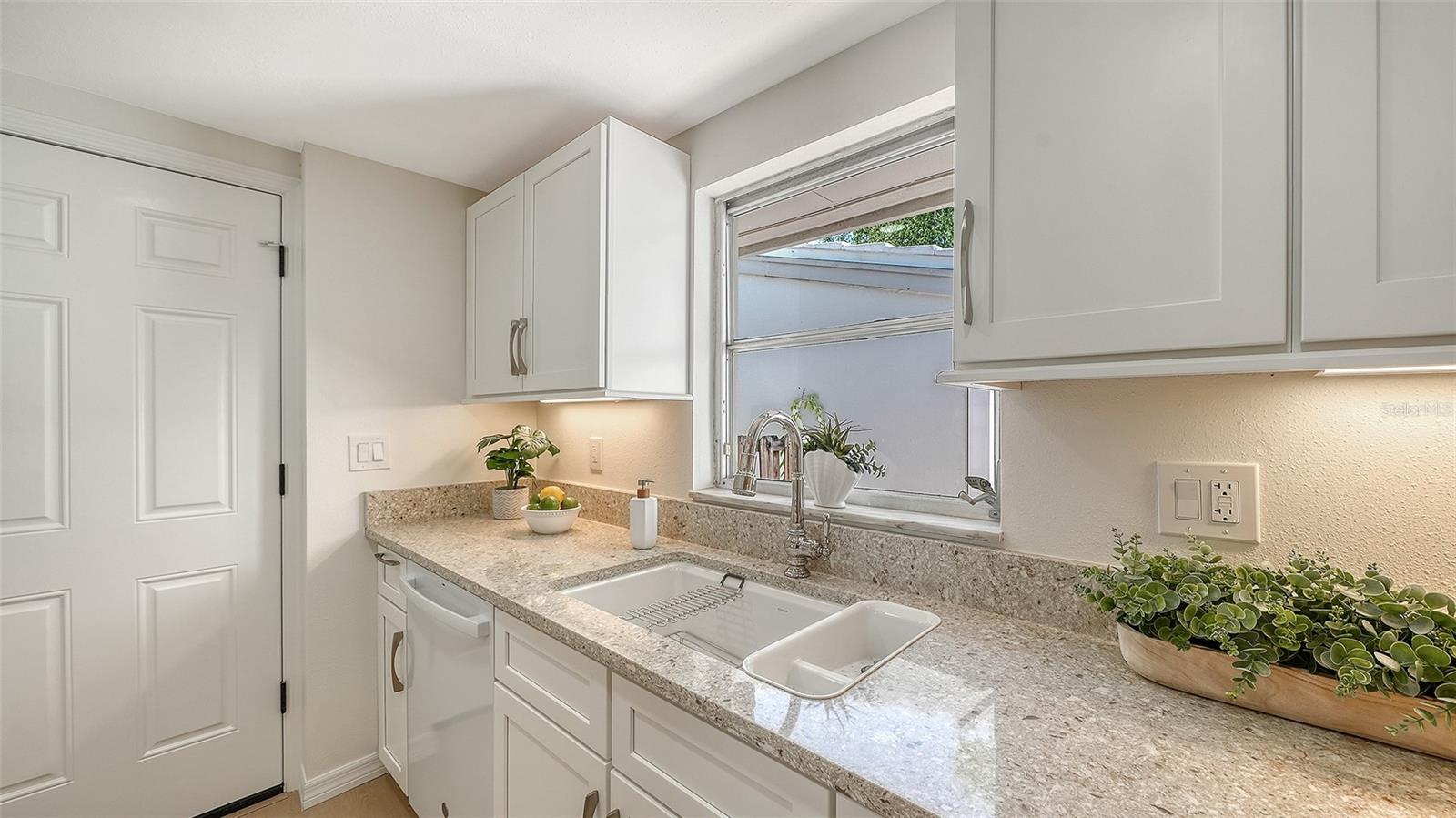 WHISPERING SANDS - Residential