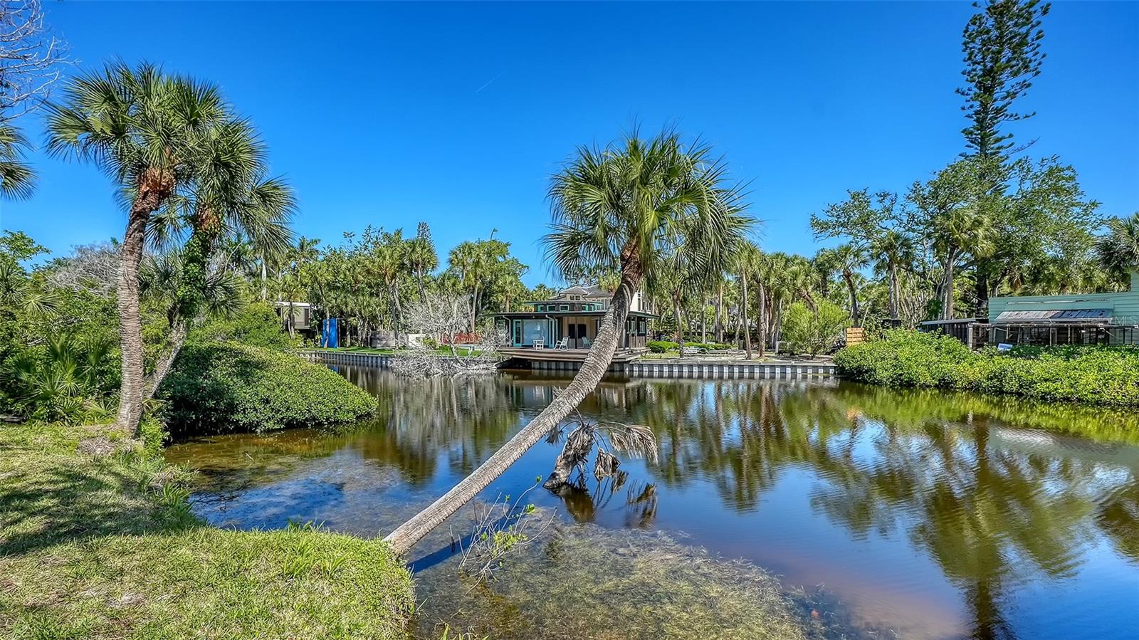 WHISPERING SANDS - Residential