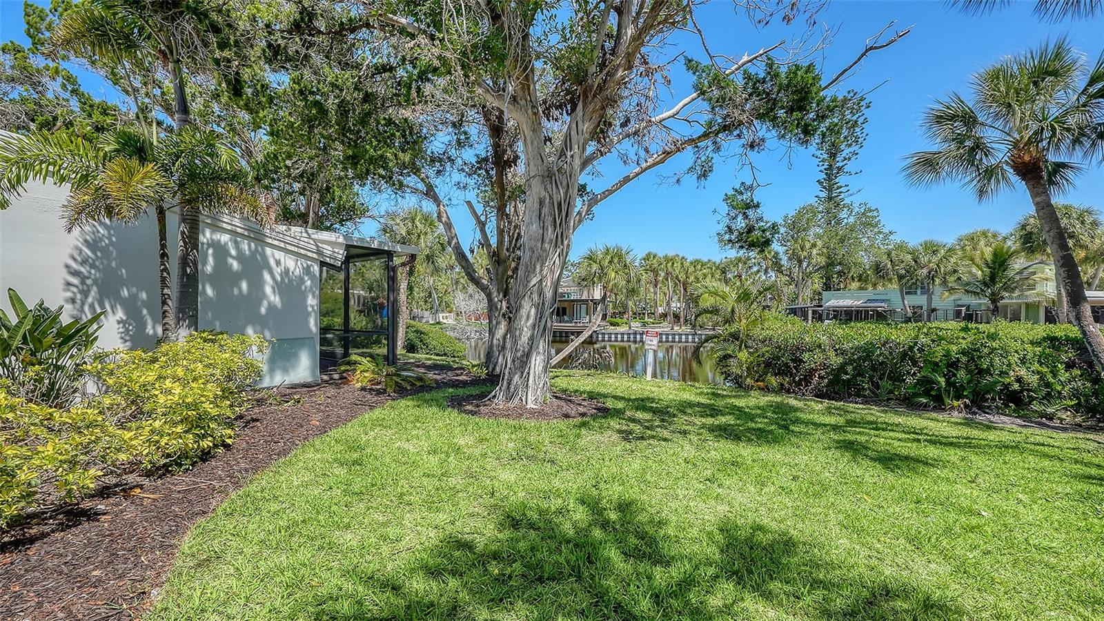 WHISPERING SANDS - Residential
