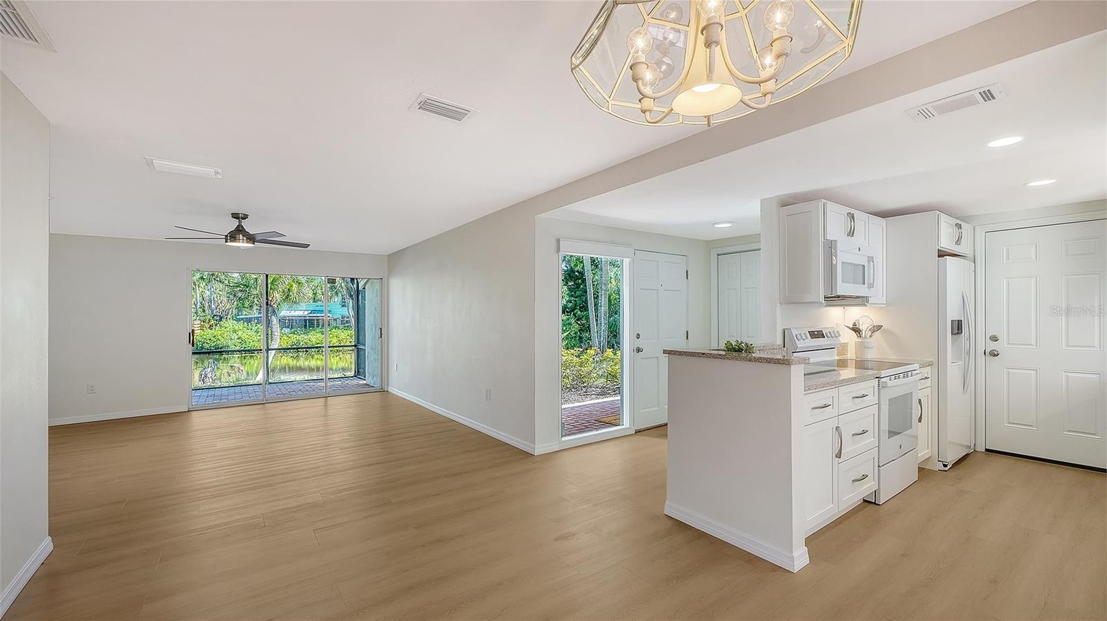 WHISPERING SANDS - Residential