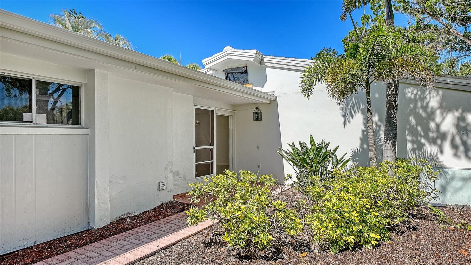 WHISPERING SANDS - Residential