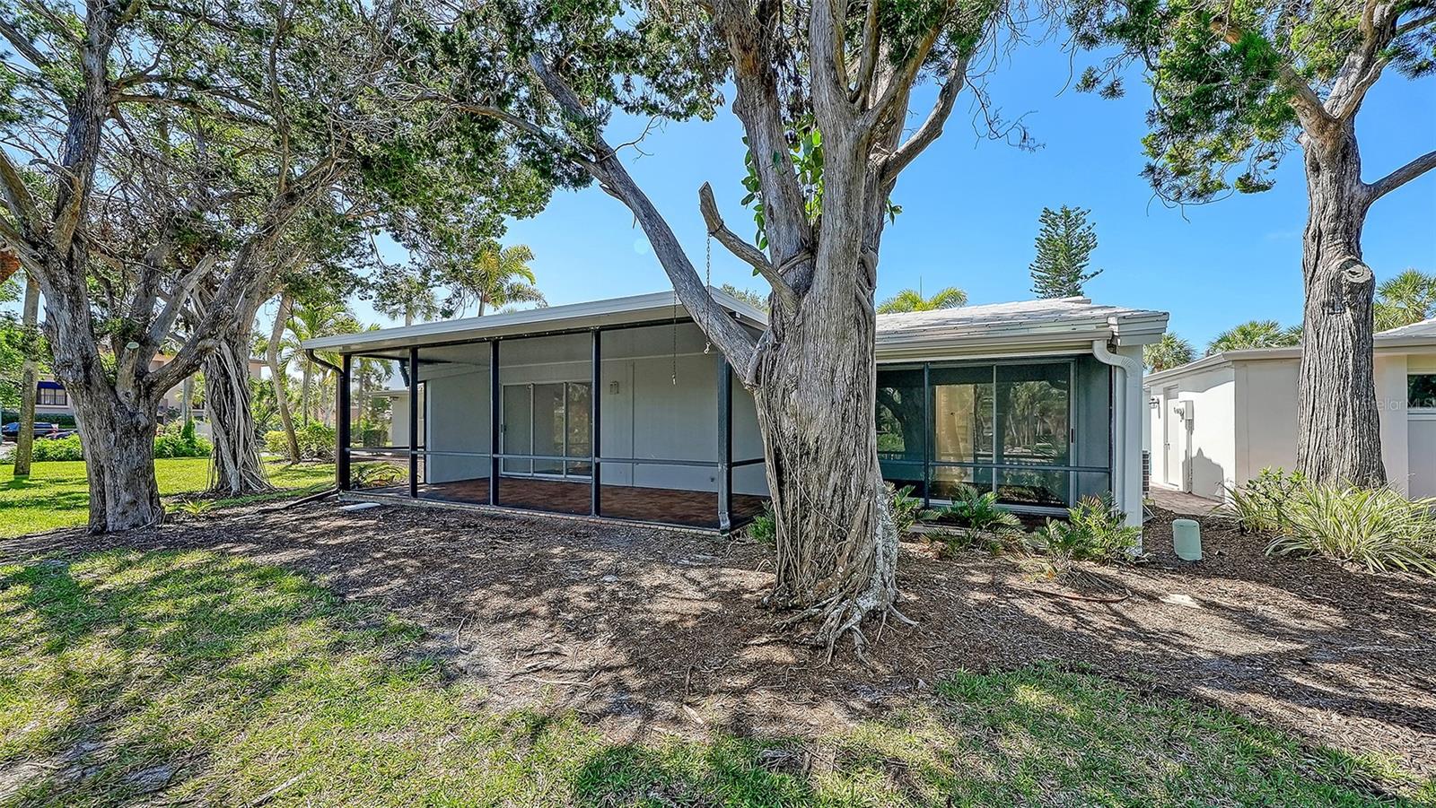 WHISPERING SANDS - Residential