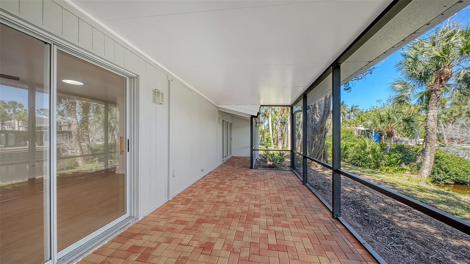 WHISPERING SANDS - Residential