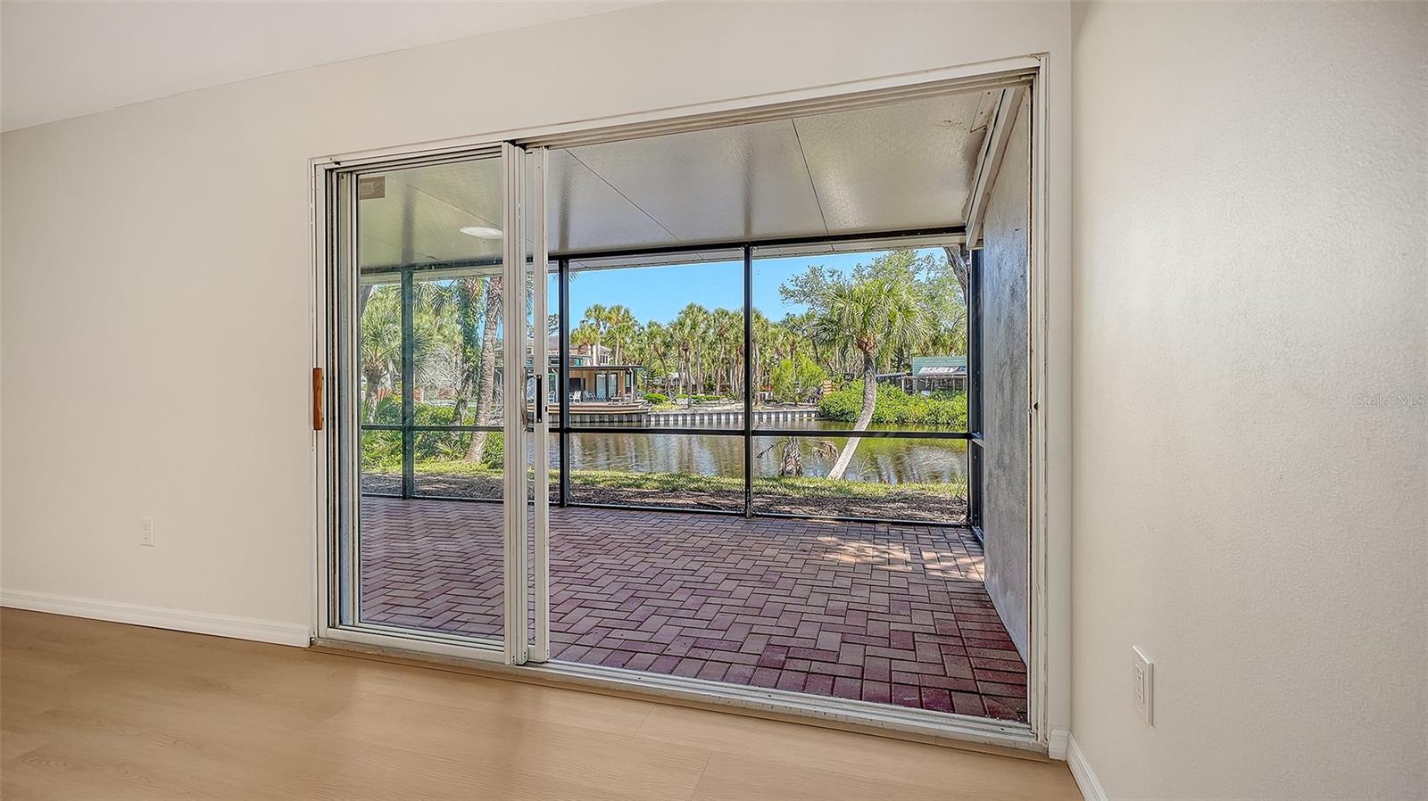 WHISPERING SANDS - Residential