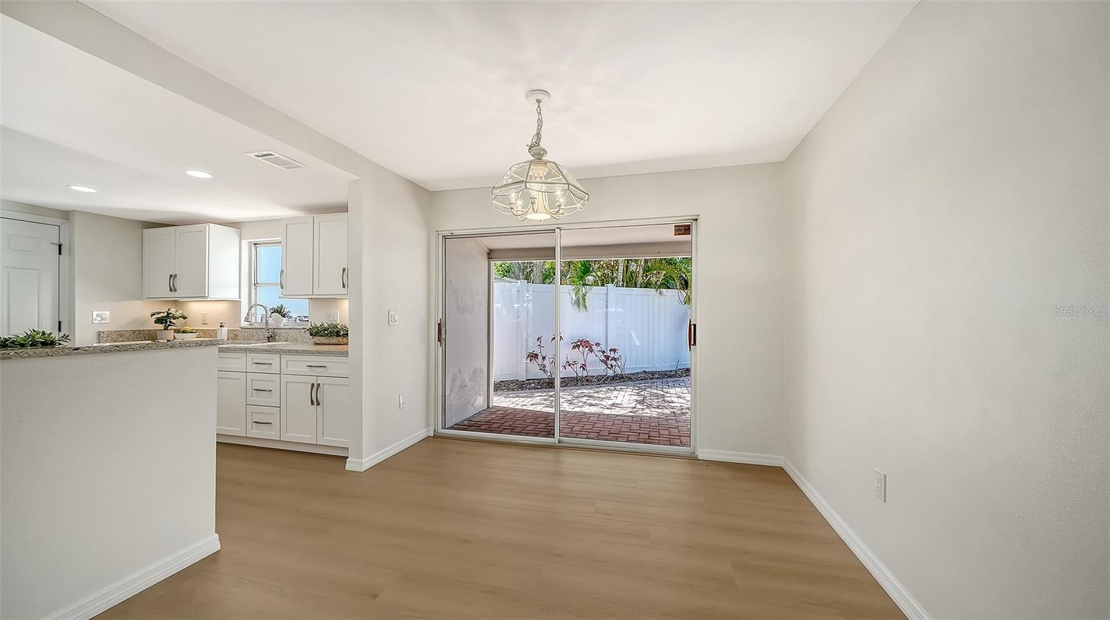 WHISPERING SANDS - Residential